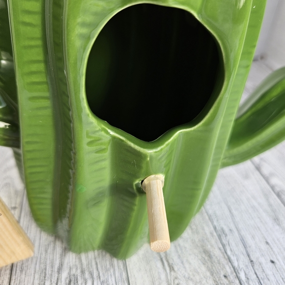 Green Cactus Birdhouse BRAND NEW Bird Feeder - Picture 10 of 13